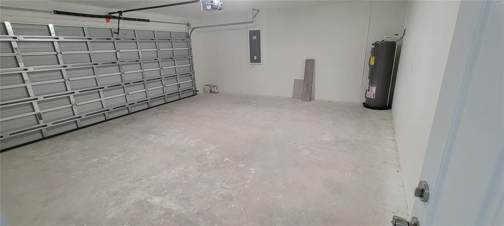 Activo con contrato: $2,150 (4 camas, 2 baños, 1800 Pies cuadrados)