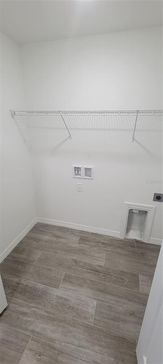 Activo con contrato: $2,150 (4 camas, 2 baños, 1800 Pies cuadrados)