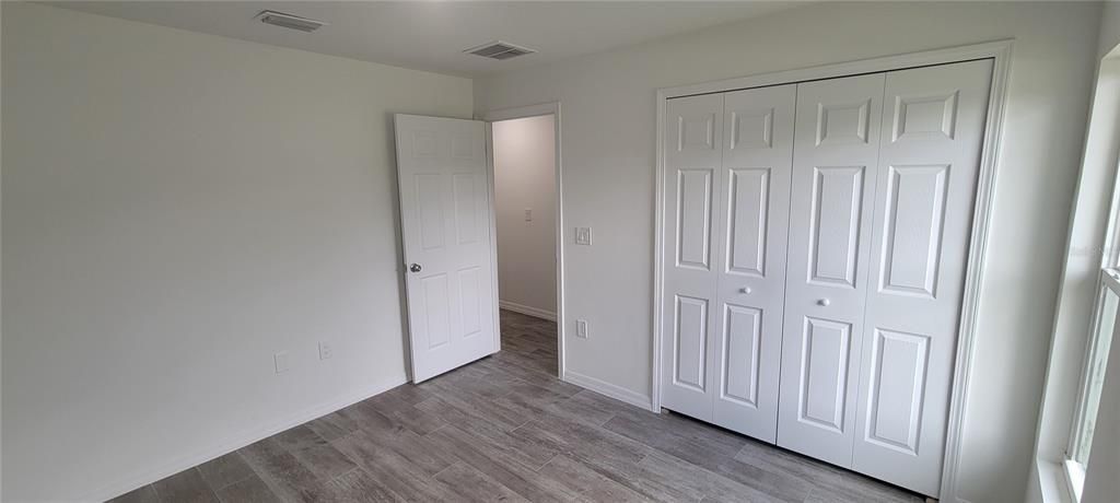 Activo con contrato: $2,150 (4 camas, 2 baños, 1800 Pies cuadrados)