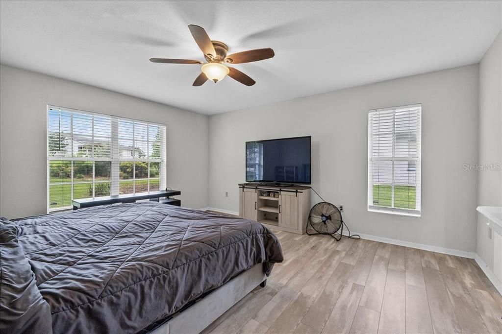 Под контрактом: $299,000 (3 спален, 2 ванн, 1874 Квадратных фут)