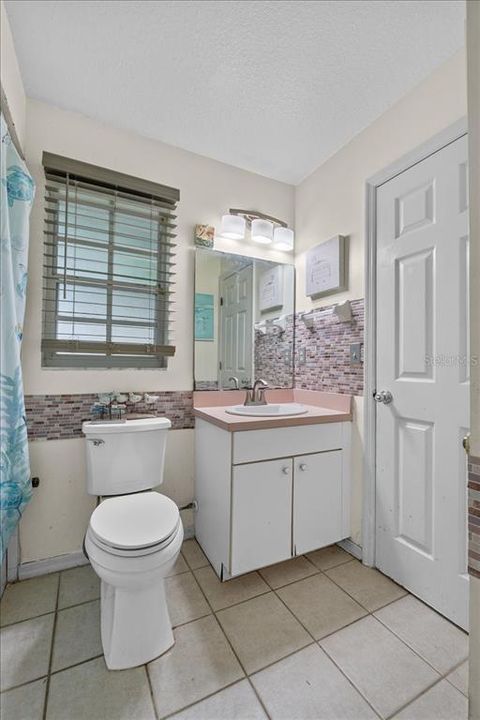 Под контрактом: $299,000 (3 спален, 2 ванн, 1874 Квадратных фут)