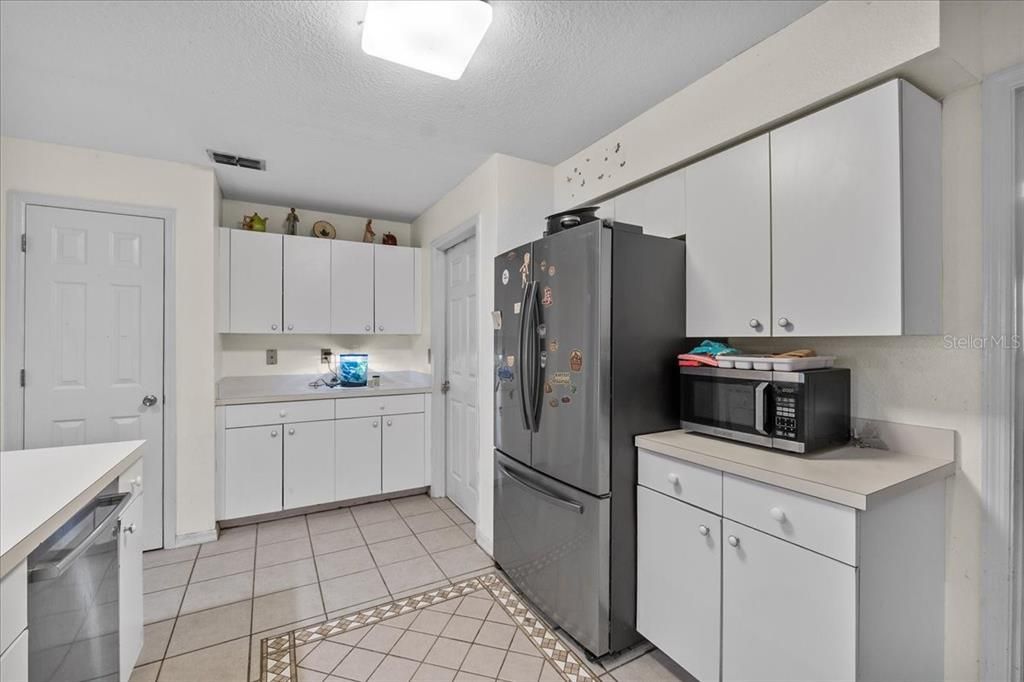 Под контрактом: $299,000 (3 спален, 2 ванн, 1874 Квадратных фут)