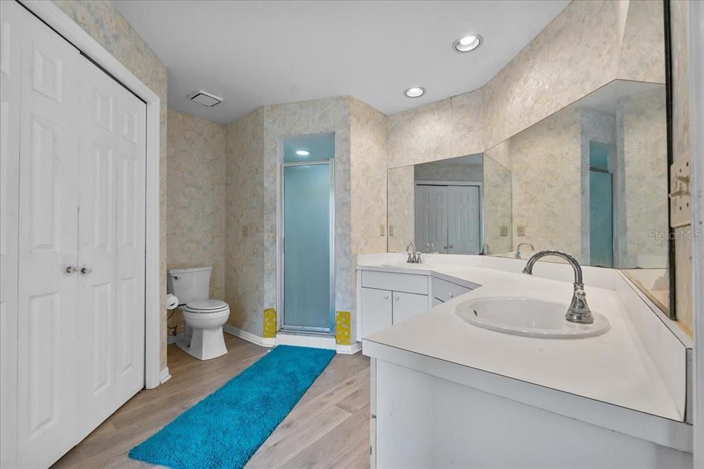 Под контрактом: $299,000 (3 спален, 2 ванн, 1874 Квадратных фут)