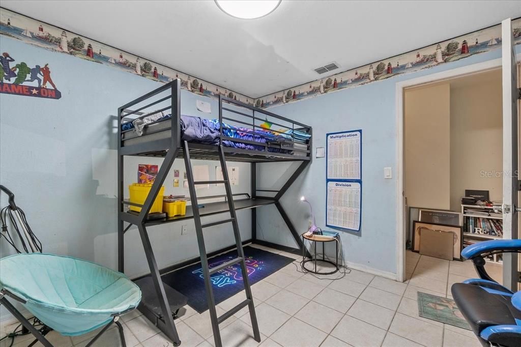 Под контрактом: $299,000 (3 спален, 2 ванн, 1874 Квадратных фут)