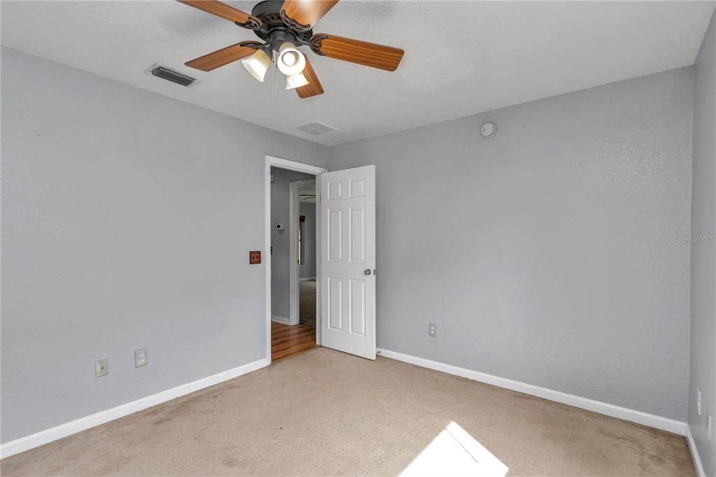 合同活跃: $215,000 (2 贝兹, 2 浴室, 1695 平方英尺)