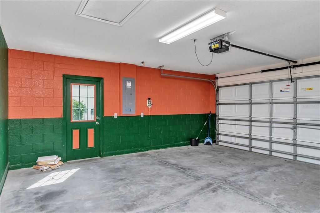 合同活跃: $215,000 (2 贝兹, 2 浴室, 1695 平方英尺)