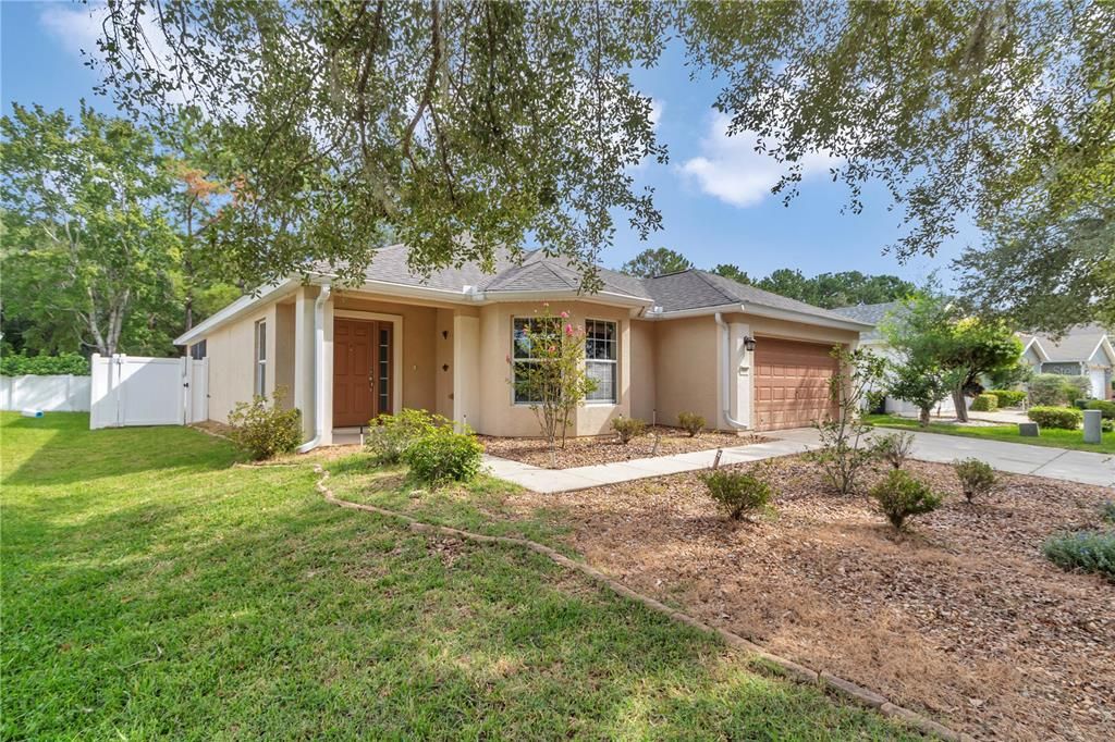 合同活跃: $215,000 (2 贝兹, 2 浴室, 1695 平方英尺)