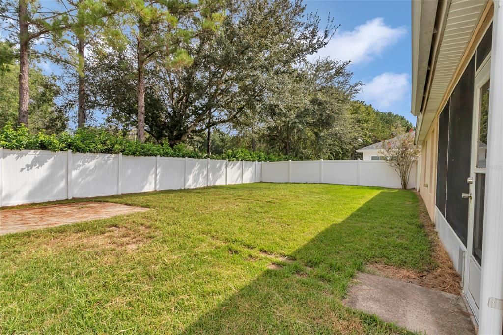 合同活跃: $215,000 (2 贝兹, 2 浴室, 1695 平方英尺)