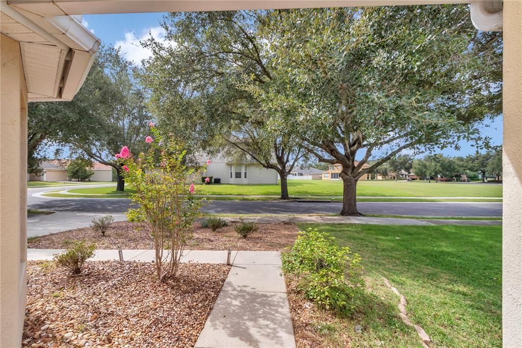 合同活跃: $215,000 (2 贝兹, 2 浴室, 1695 平方英尺)