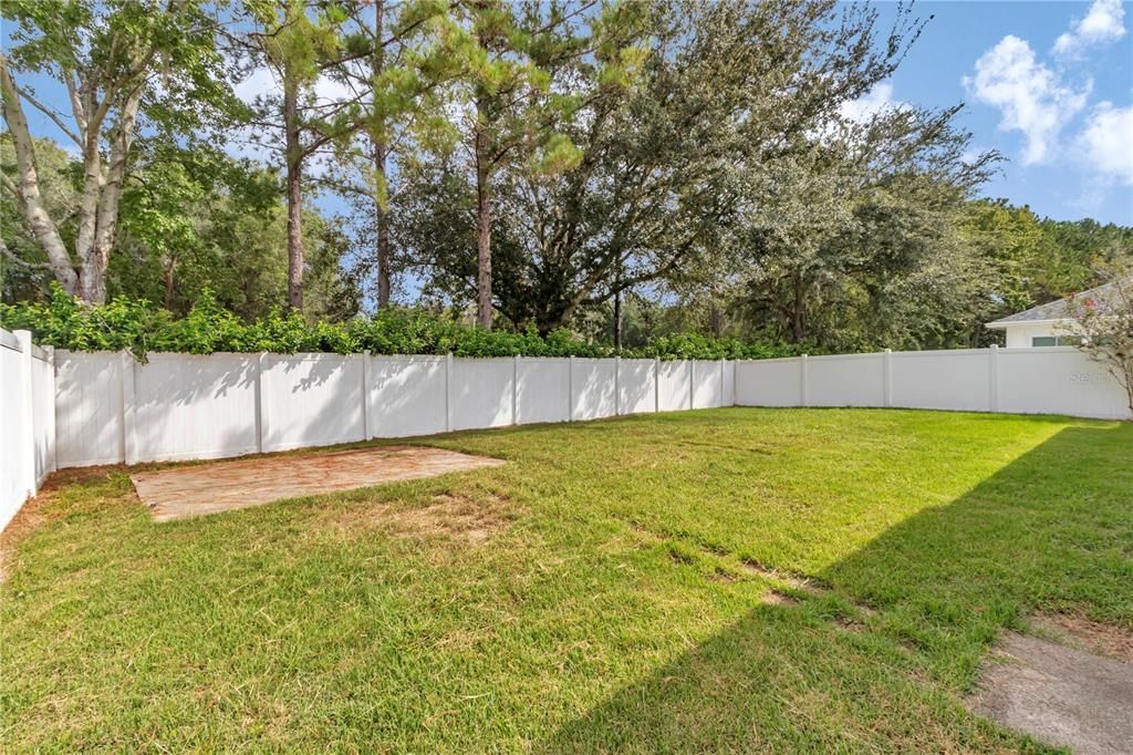 合同活跃: $215,000 (2 贝兹, 2 浴室, 1695 平方英尺)