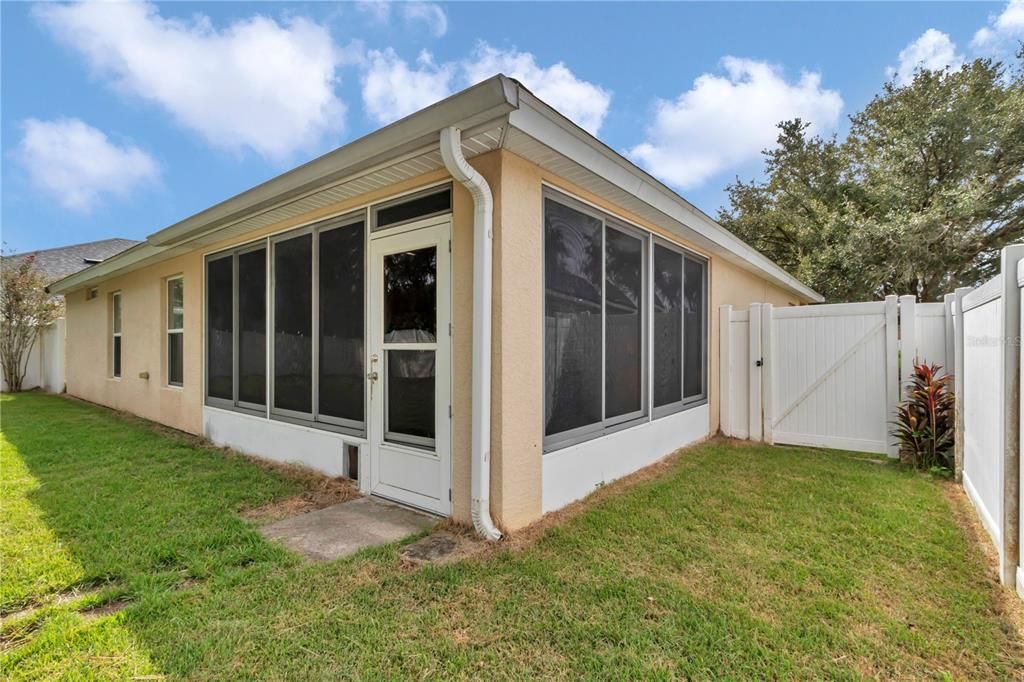 合同活跃: $215,000 (2 贝兹, 2 浴室, 1695 平方英尺)