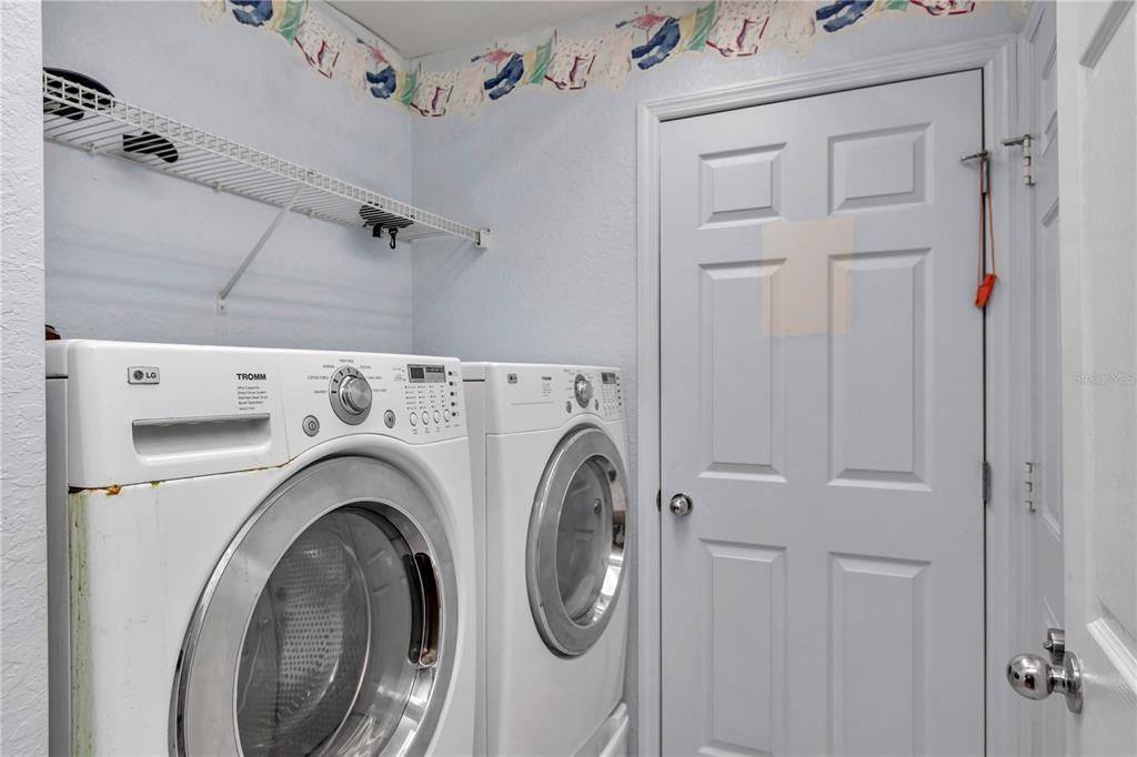 合同活跃: $215,000 (2 贝兹, 2 浴室, 1695 平方英尺)