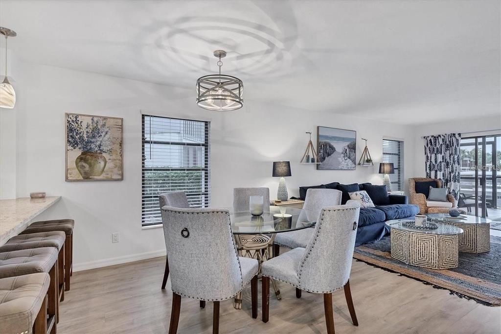 В аренду: $6,950 (2 спален, 2 ванн, 1217 Квадратных фут)