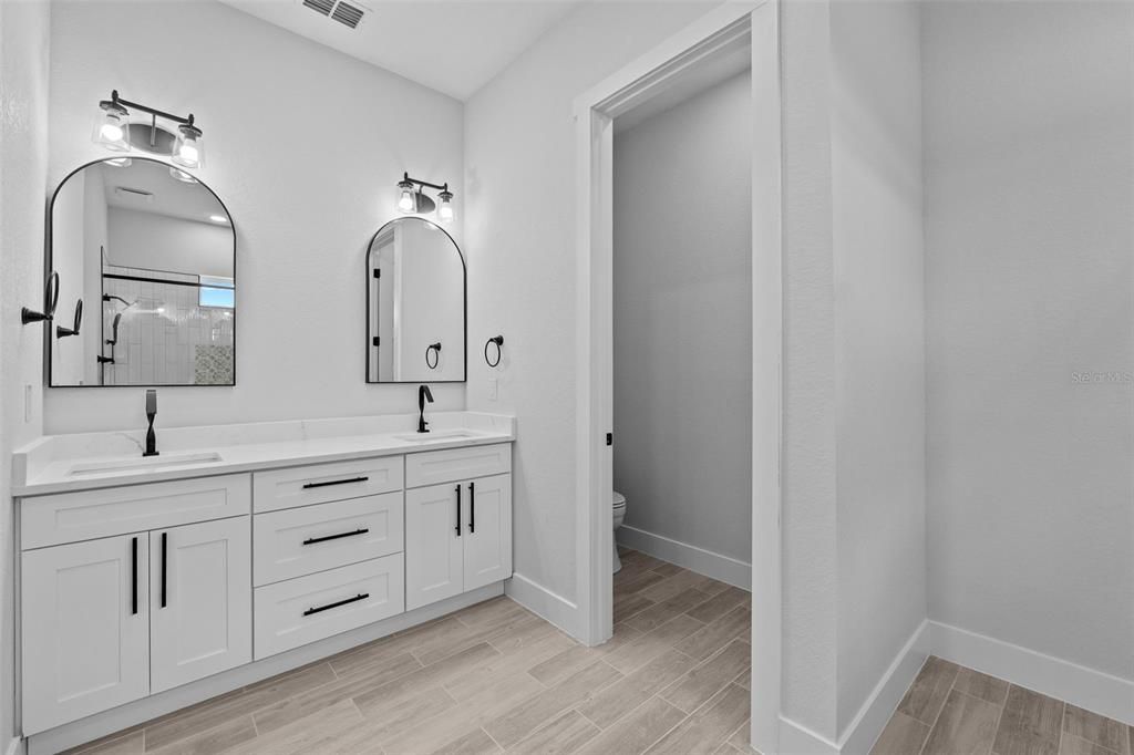 待售: $785,000 (3 贝兹, 3 浴室, 2541 平方英尺)