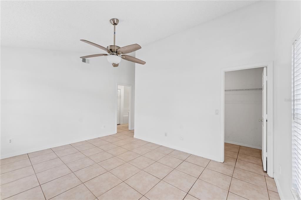 合同活跃: $2,550 (4 贝兹, 2 浴室, 1858 平方英尺)