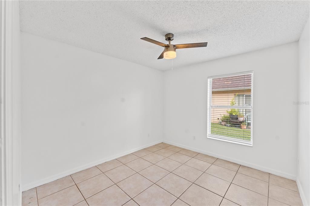 合同活跃: $2,550 (4 贝兹, 2 浴室, 1858 平方英尺)