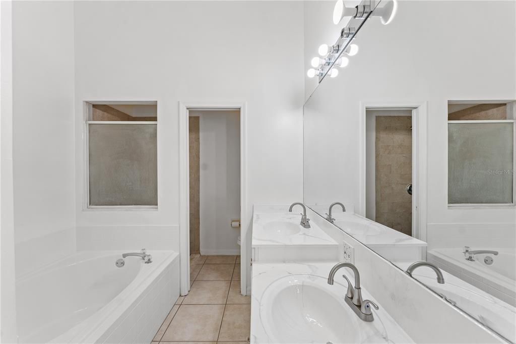 合同活跃: $2,550 (4 贝兹, 2 浴室, 1858 平方英尺)