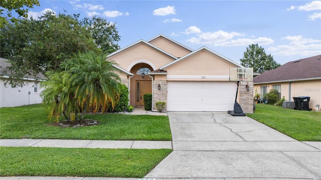 合同活跃: $2,550 (4 贝兹, 2 浴室, 1858 平方英尺)