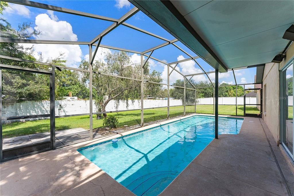 合同活跃: $2,550 (4 贝兹, 2 浴室, 1858 平方英尺)