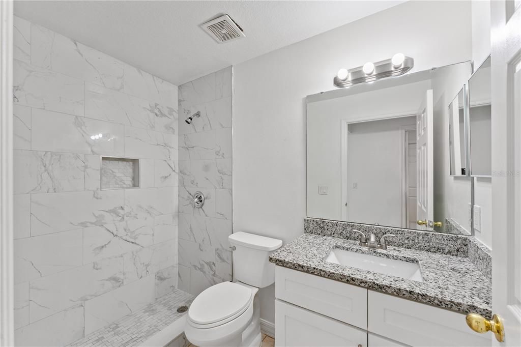 合同活跃: $2,550 (4 贝兹, 2 浴室, 1858 平方英尺)