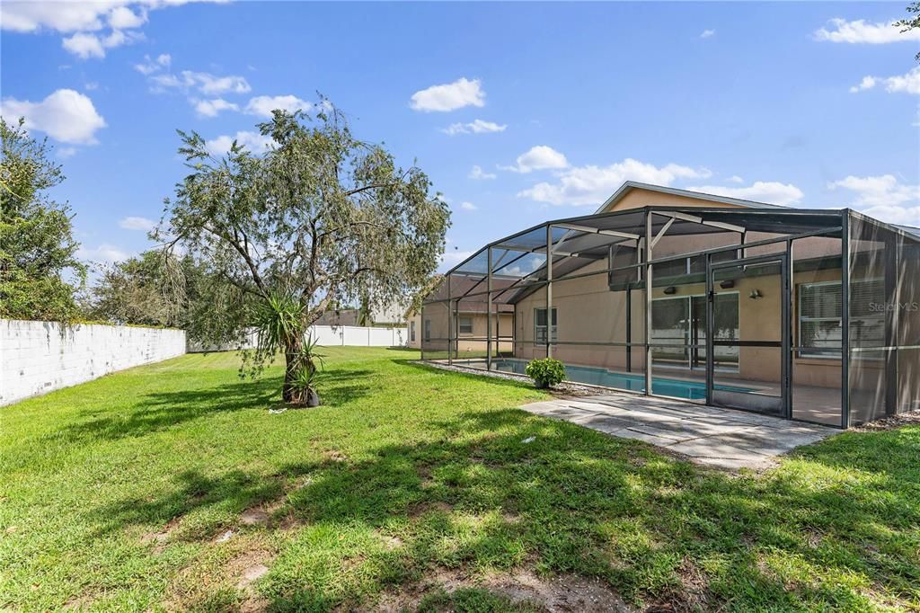 合同活跃: $2,550 (4 贝兹, 2 浴室, 1858 平方英尺)