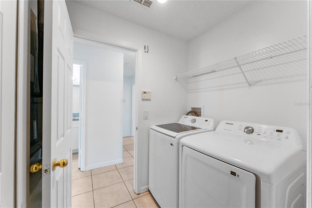 合同活跃: $2,550 (4 贝兹, 2 浴室, 1858 平方英尺)