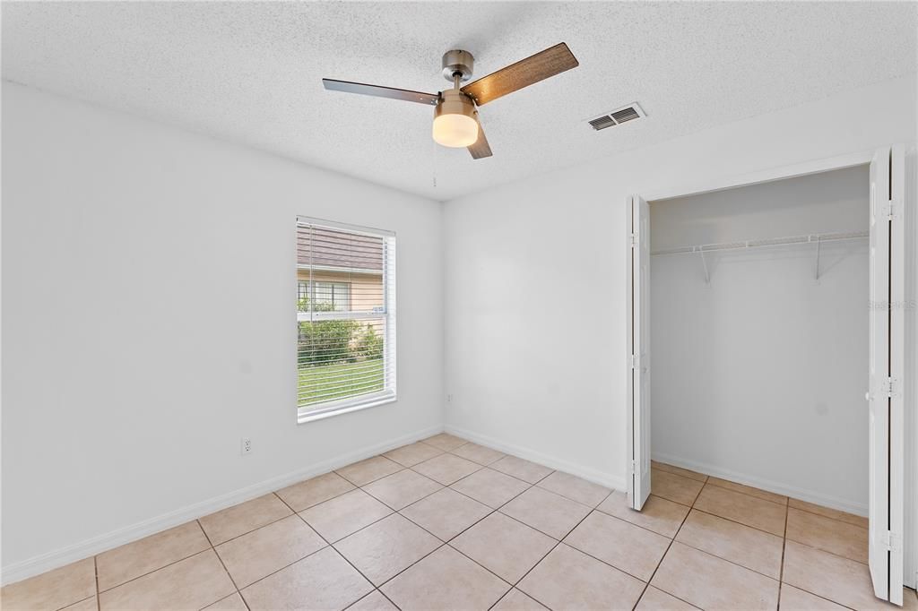 合同活跃: $2,550 (4 贝兹, 2 浴室, 1858 平方英尺)