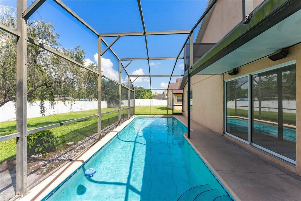 合同活跃: $2,550 (4 贝兹, 2 浴室, 1858 平方英尺)