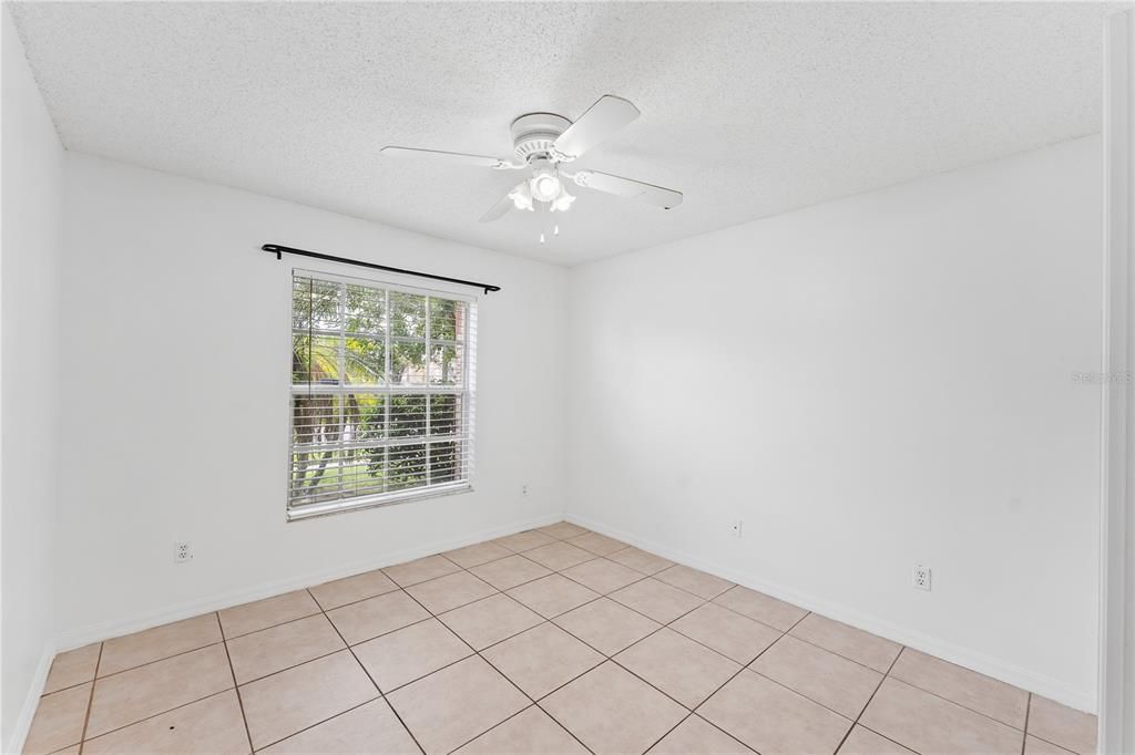 合同活跃: $2,550 (4 贝兹, 2 浴室, 1858 平方英尺)