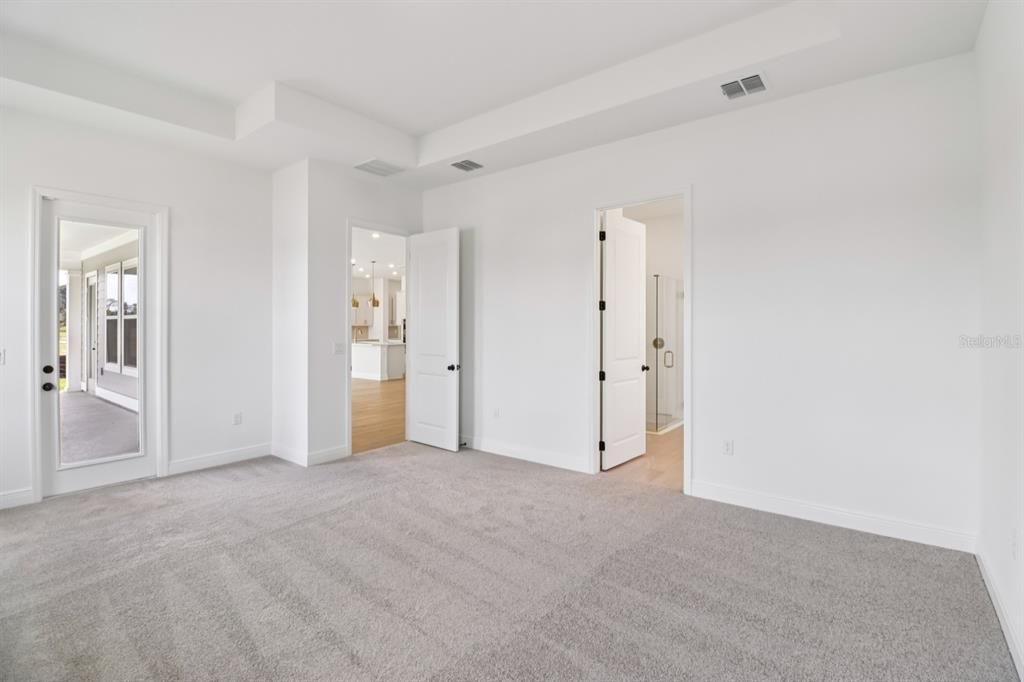 合同活跃: $629,990 (4 贝兹, 2 浴室, 2542 平方英尺)