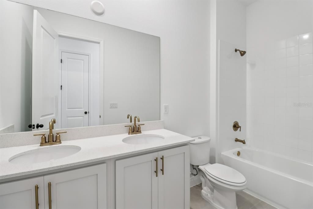 合同活跃: $629,990 (4 贝兹, 2 浴室, 2542 平方英尺)