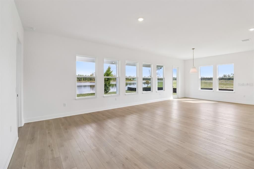 合同活跃: $629,990 (4 贝兹, 2 浴室, 2542 平方英尺)