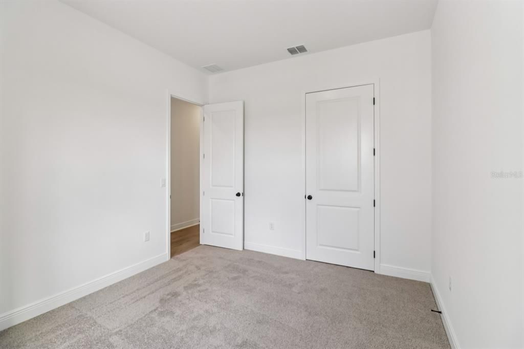 合同活跃: $629,990 (4 贝兹, 2 浴室, 2542 平方英尺)