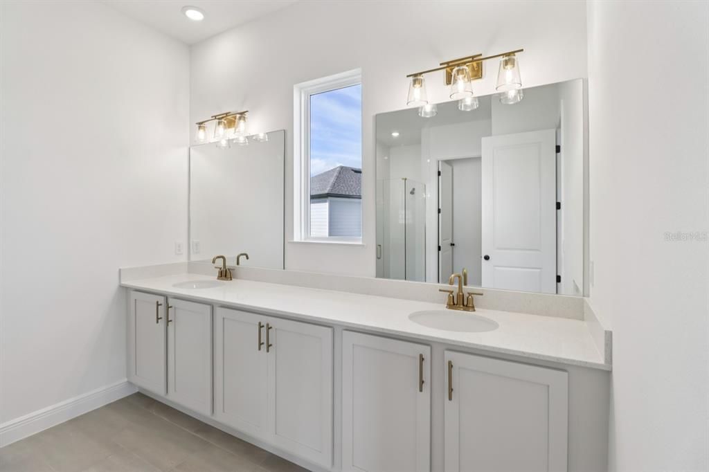 合同活跃: $629,990 (4 贝兹, 2 浴室, 2542 平方英尺)