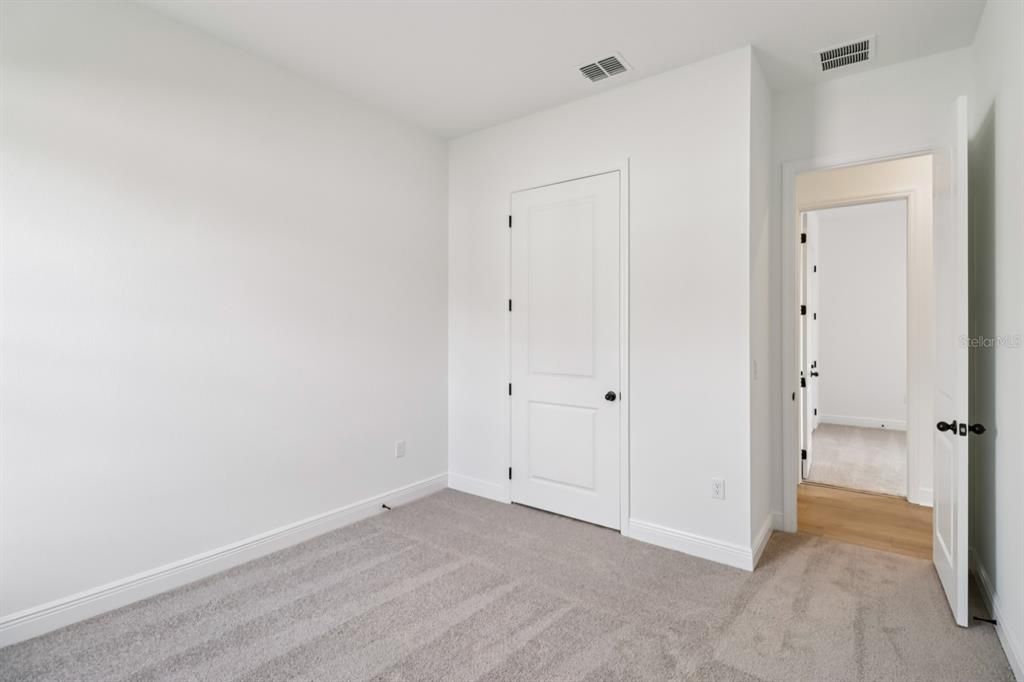 合同活跃: $629,990 (4 贝兹, 2 浴室, 2542 平方英尺)