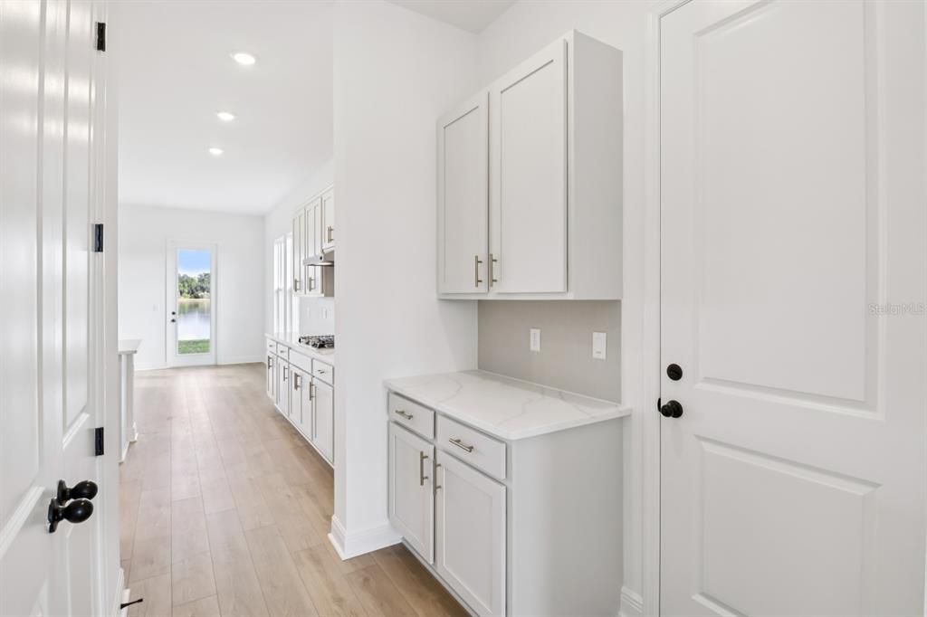 合同活跃: $629,990 (4 贝兹, 2 浴室, 2542 平方英尺)