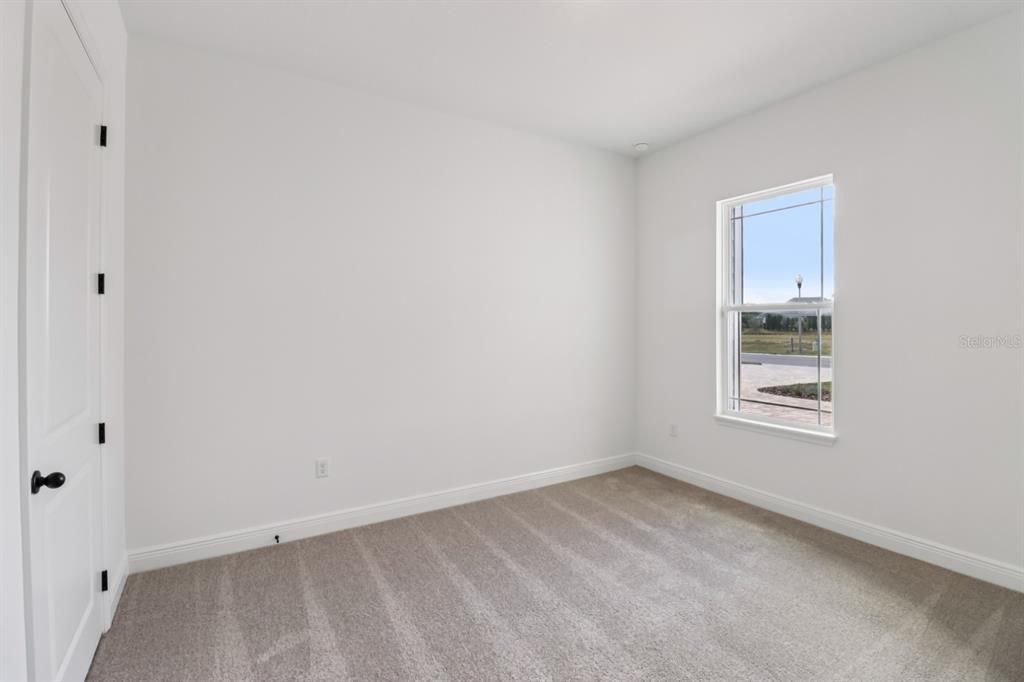 合同活跃: $629,990 (4 贝兹, 2 浴室, 2542 平方英尺)