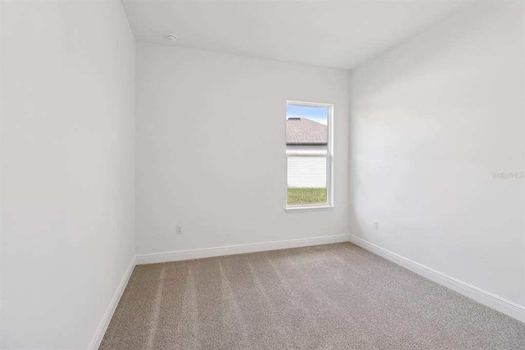 合同活跃: $629,990 (4 贝兹, 2 浴室, 2542 平方英尺)