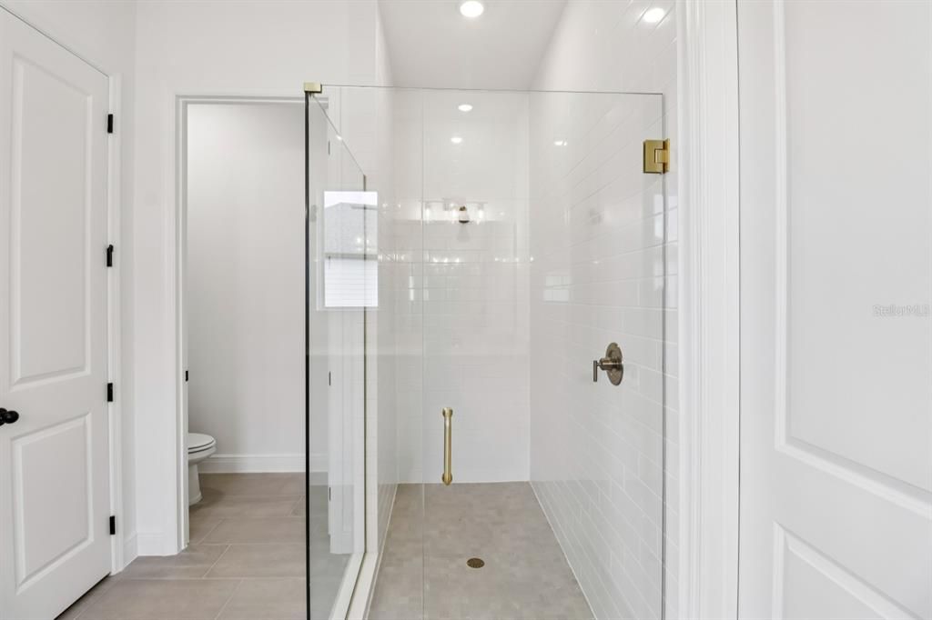 合同活跃: $629,990 (4 贝兹, 2 浴室, 2542 平方英尺)