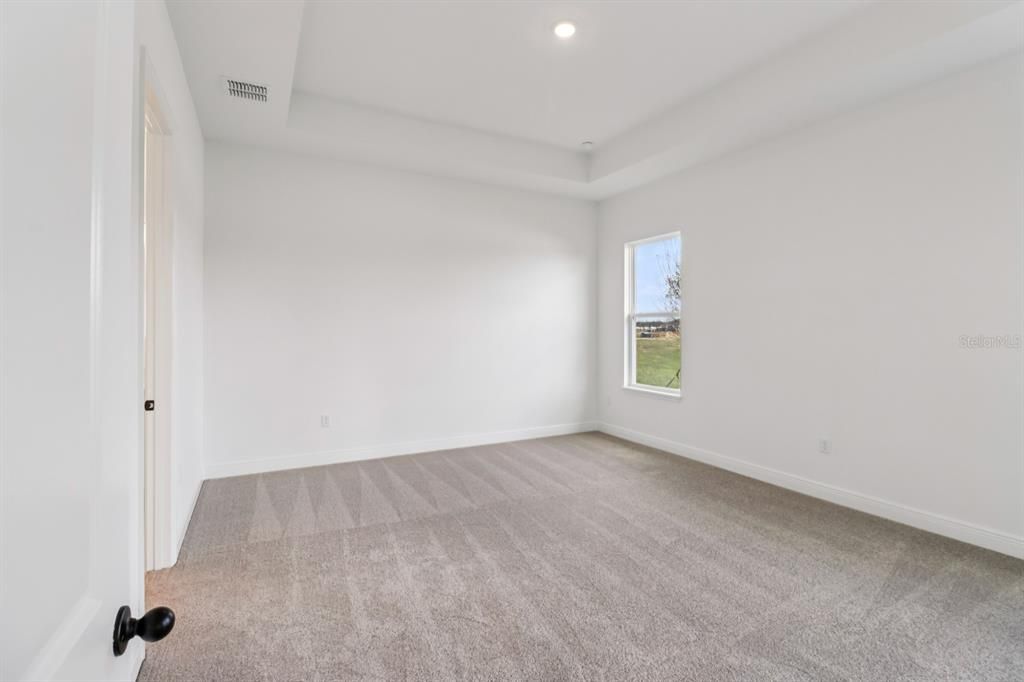 合同活跃: $629,990 (4 贝兹, 2 浴室, 2542 平方英尺)