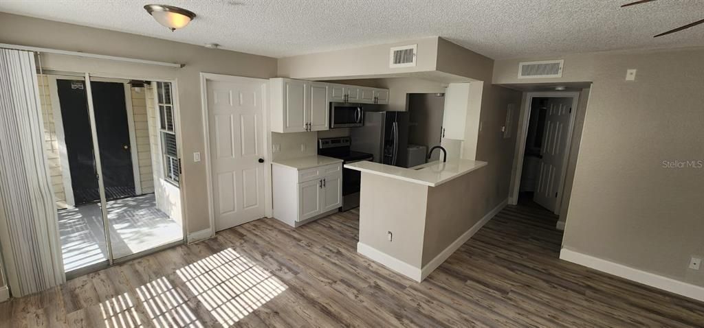 В аренду: $1,750 (2 спален, 2 ванн, 829 Квадратных фут)