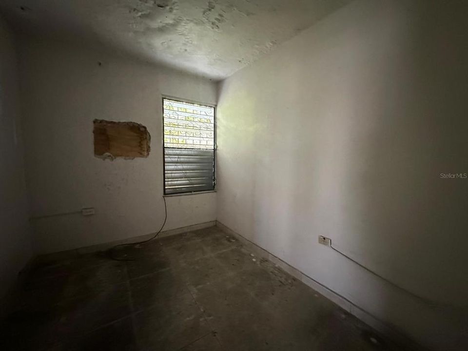 待售: $395,000 (8 贝兹, 6 浴室, 4716 平方英尺)