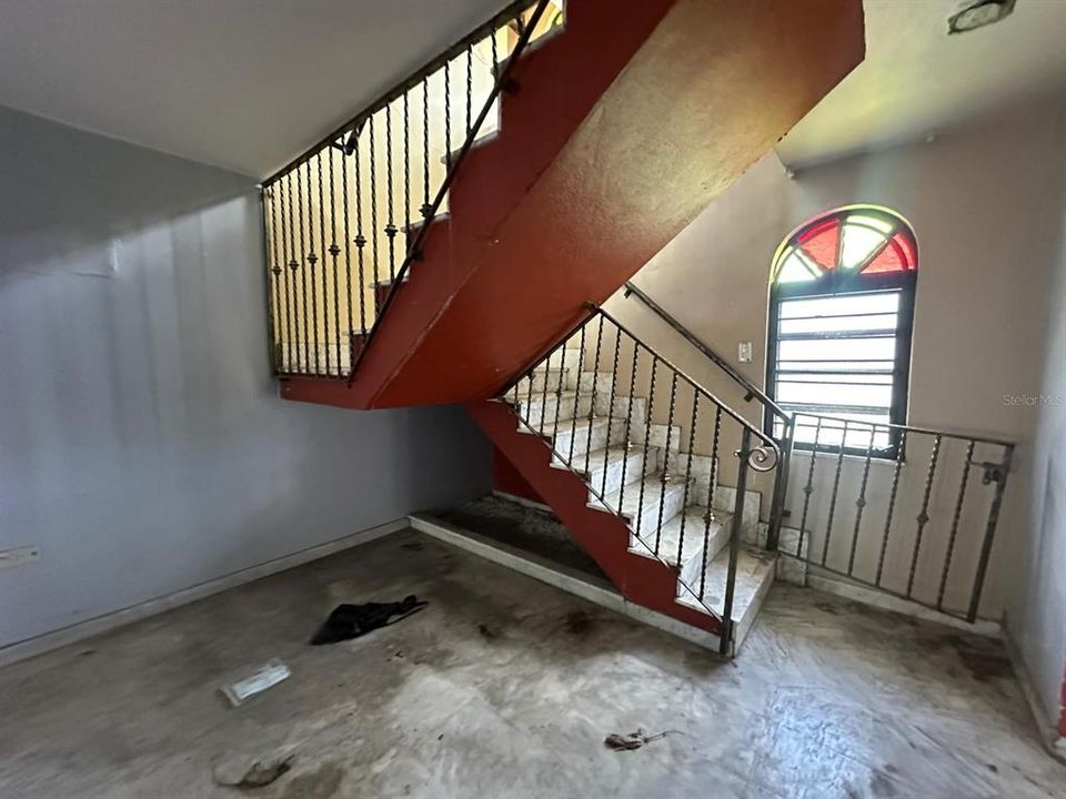 待售: $395,000 (8 贝兹, 6 浴室, 4716 平方英尺)