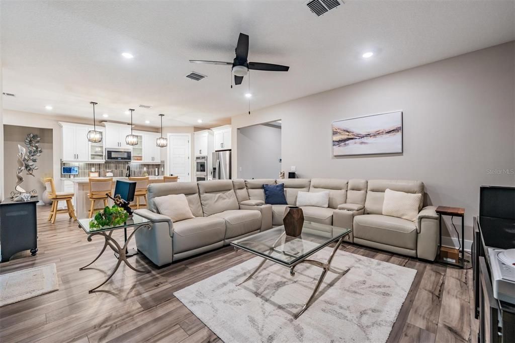 Active With Contract: $749,999 (4 beds, 2 baths, 2162 Square Feet)