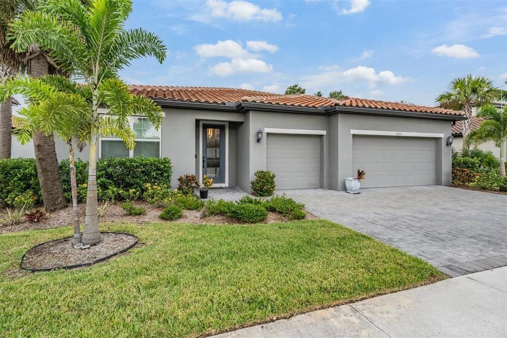 Active With Contract: $749,999 (4 beds, 2 baths, 2162 Square Feet)