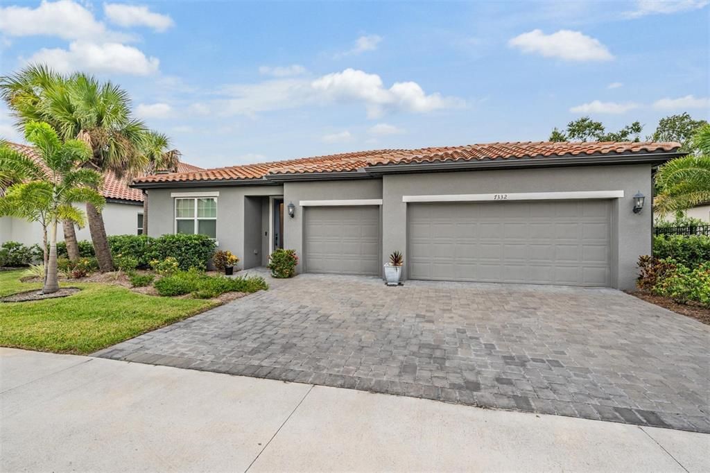 Active With Contract: $749,999 (4 beds, 2 baths, 2162 Square Feet)