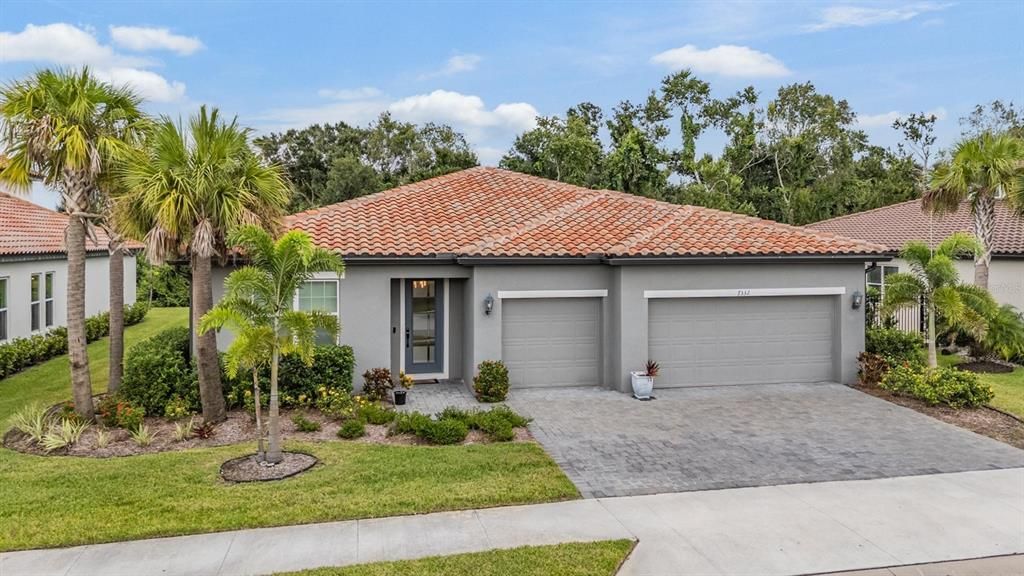 Active With Contract: $749,999 (4 beds, 2 baths, 2162 Square Feet)