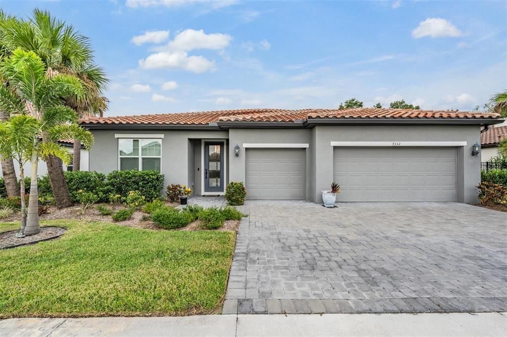 Active With Contract: $749,999 (4 beds, 2 baths, 2162 Square Feet)