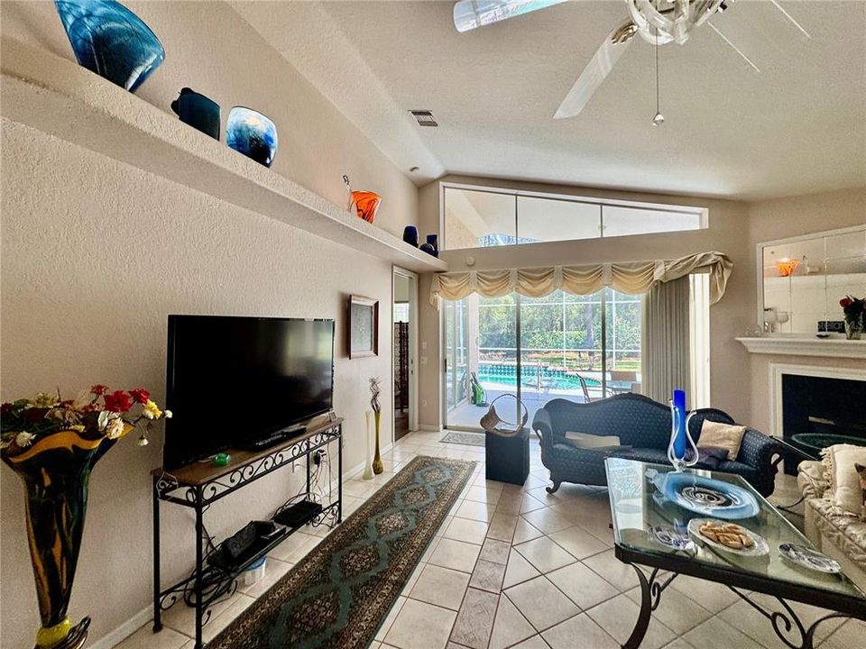 En Venta: $569,000 (3 camas, 2 baños, 1984 Pies cuadrados)