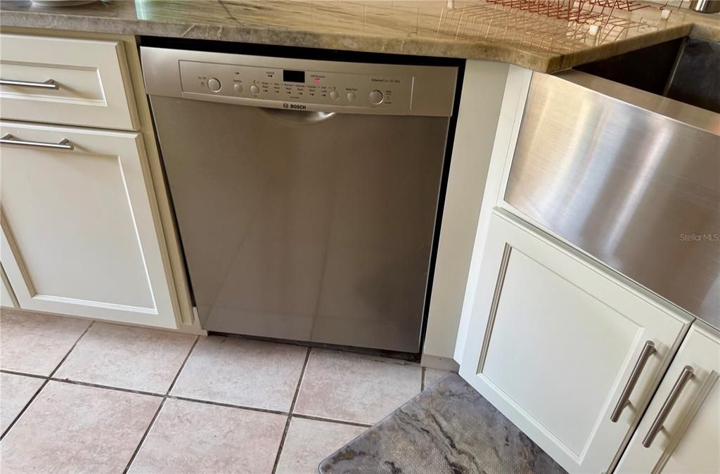 En Venta: $569,000 (3 camas, 2 baños, 1984 Pies cuadrados)